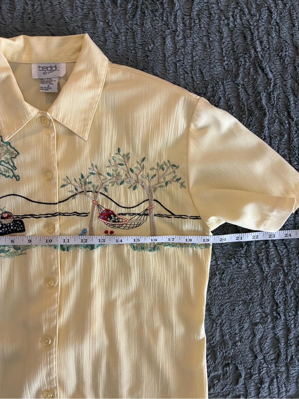 Vintage Yellow Embroidered Short-Sleeve Button-Down Shirt - Picture 9 of 9